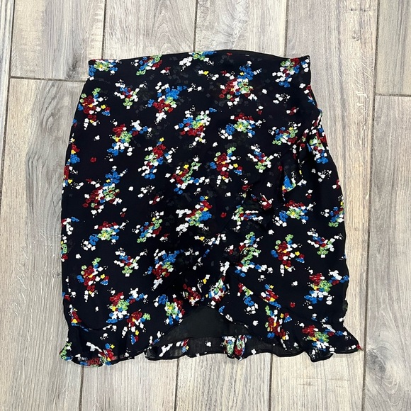 Ralph Lauren Dresses & Skirts - Ralph Lauren Black Mini Skirt with Multicolor Floral Print Black Label 6 EUC